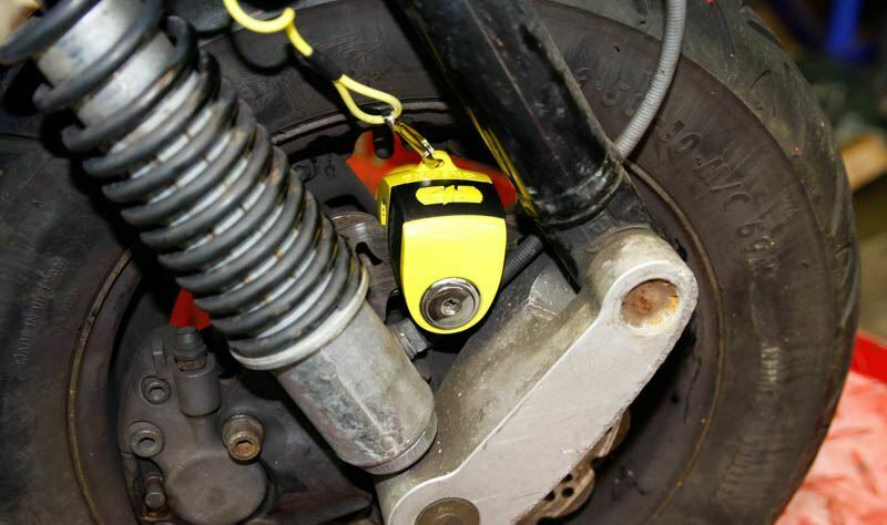 Universal Oxford SCOOT XA5 Alarm Disc Lock Security Motorcycle Yellow LK287